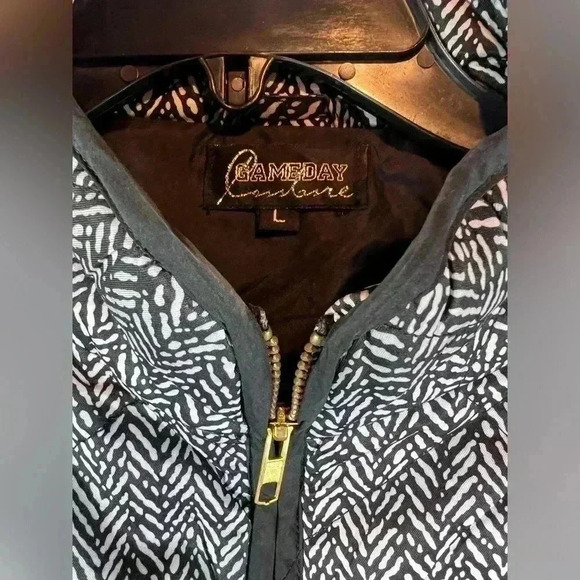 Wichita State Shockers University Gameday Couture puffer vest womens size Large - Picture 4 of 8